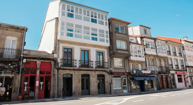 Coliving Compostela, Забронировать Курортный отель Сантьяго-де-Компостела А-Корунья, рядом с Собор Святого Иакова