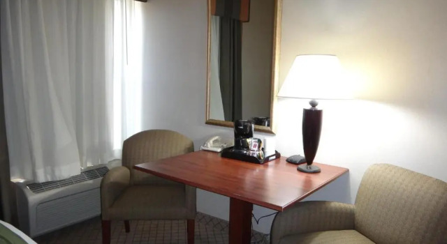 Четырёхместный номер Standard Days Inn by Wyndham Dodge City