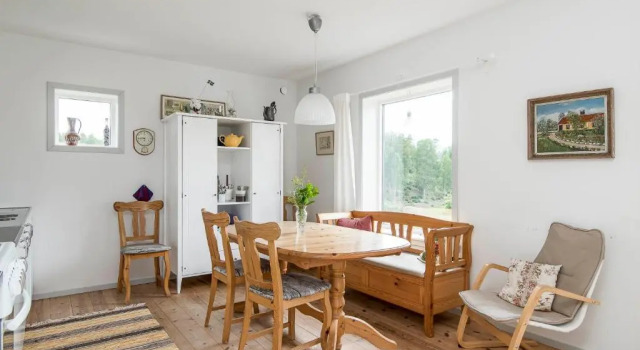 Three Bedroom Farm Cottage Lake Access and Free Boat, Book Hotel  
