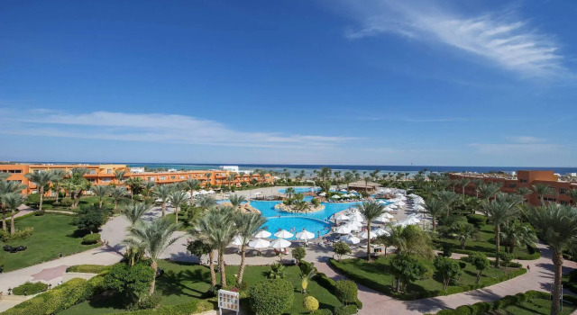 Курортный отель Amwaj Oyoun Resort & Casino