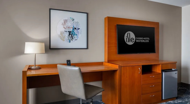 Четырёхместный номер Deluxe Isle Casino Hotel Waterloo, A Caesars Destination