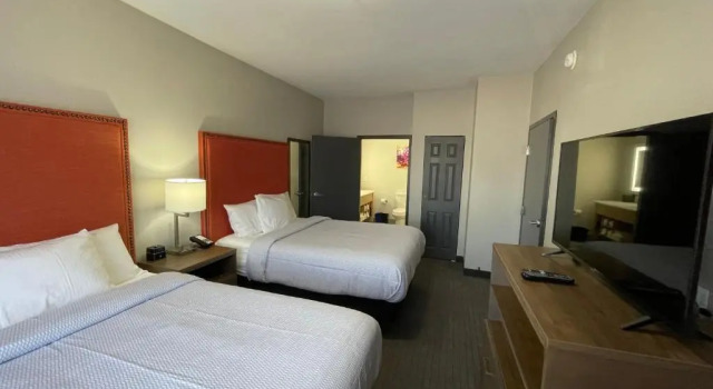 Четырёхместный люкс La Quinta Inn & Suites by Wyndham Augusta Fort Eisenhower