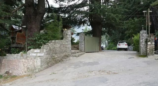 Casa Bella Vista Cottages and Cafe, Забронировать Отель Отели Манали с парковкой, Парковка