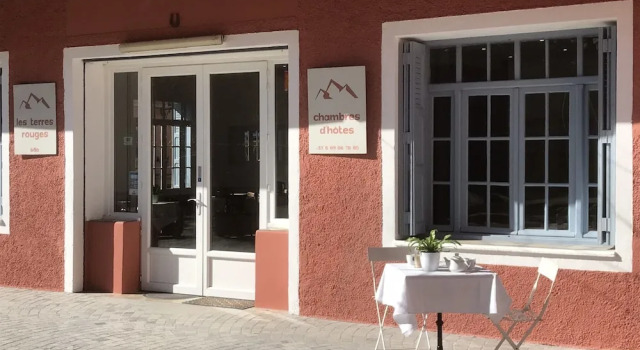 Les Terres Rouges, Rezervovat Hotel Guillaumes 