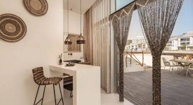 Люкс с балконом и с видом на море Dalian Sishi Jingyu Beach Resort Hotel