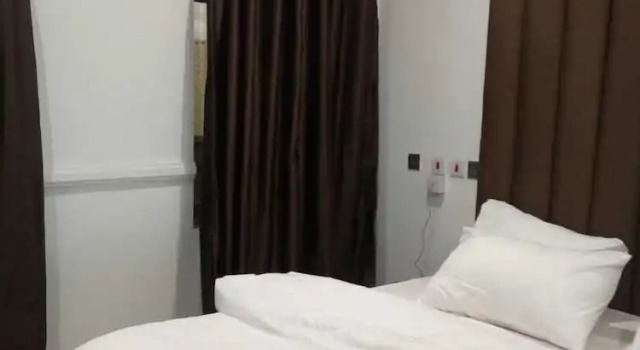 London Branch Hotel and Restaurant