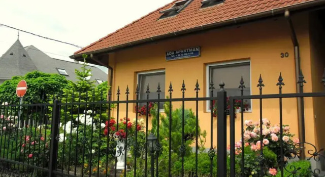 ADA Apartmanház, Забронировать Отель Недорогие отели Хайдусобосло, рядом с Bell House, недорого