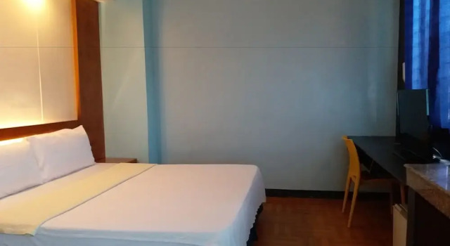 Standardowy dwuosobowy pokój i balkonem Leesons Residences