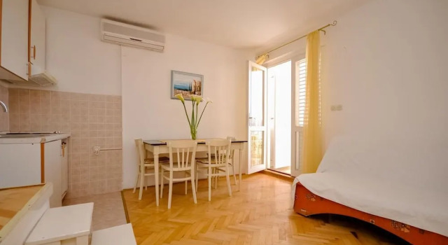 Apartments and Rooms Nikola, Buchen Sie Ferienwohnung Hotels in Gespanschaft Split-Dalmatien mit Pool, Schwimmbad
