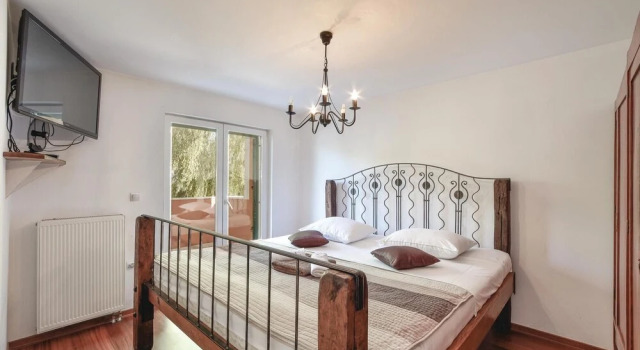 Stunning Home in Sinj With Sauna, Wifi and 4 Bedrooms, Buchen Sie Hotel Hotels in Gespanschaft Split-Dalmatien mit Pool, Schwimmbad
