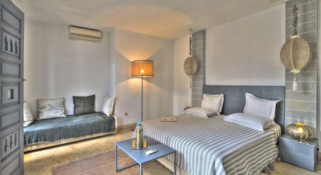 Camera Standard Riad Awa