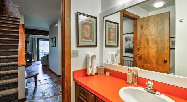 Апартаменты Stowe Vacation Rental w/ Deck & Mountain Views!