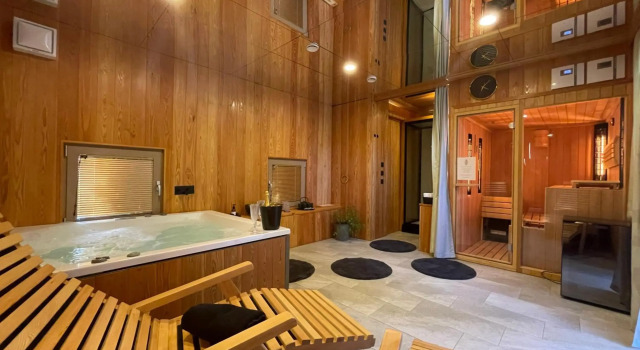 MAGNOLIA HOUSE by the RIVER, Book Hotel Hotels in Metlika with a Pool, Swimming Pool