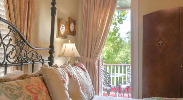 Двухместный номер Deluxe с балконом Cedar House Inn