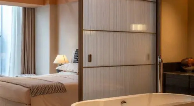 Люкс Purple House Koi Pond Courtyard Guesthouse