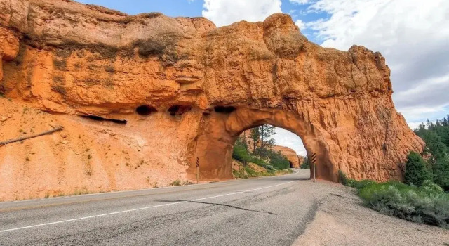 Коттедж с 6 комнатами с балконом Scenic Large-group Retreat, 1 Mi to Bryce Canyon!