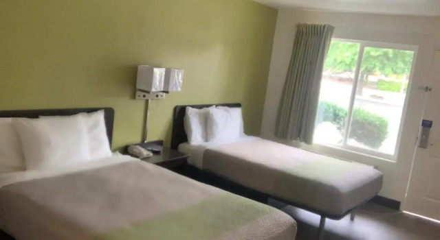 Четырёхместный номер Standard GuestHouse Inn Yakima