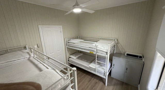 Коттедж Charming 3 bedroom Workers Accommodation
