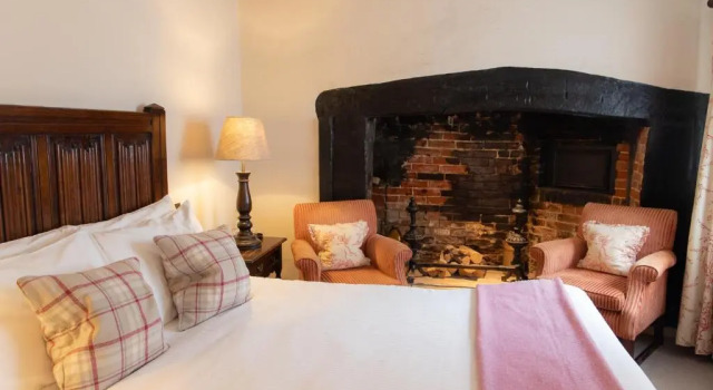 Полулюкс Spread Eagle Hotel And Spa