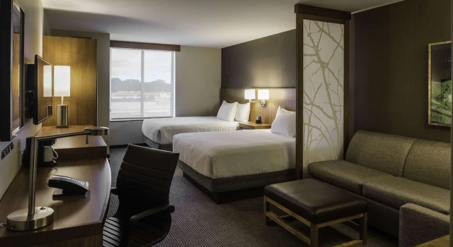 High Floor номер с диваном Hyatt Place Cleveland / Westlake / Crocker Park