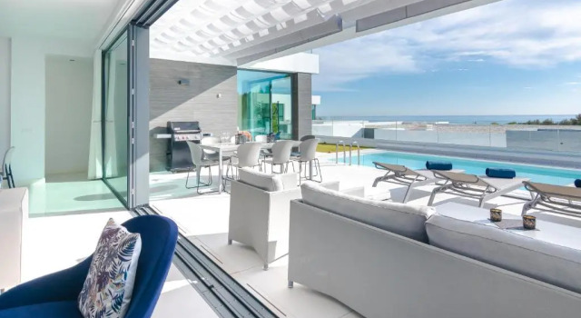 Villa La Luna 4 bed luxury villa with sea views