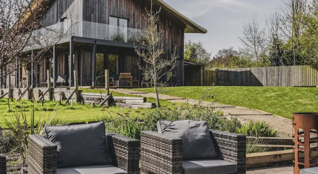 Коттедж Heron House - Luxury Grand Designs Eco-home