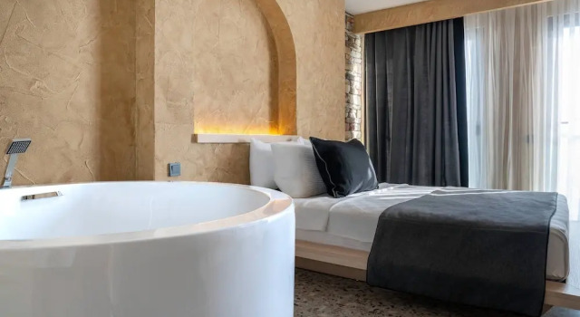 Двухместный люкс Luxury Lucky Monkey Midi Hotel