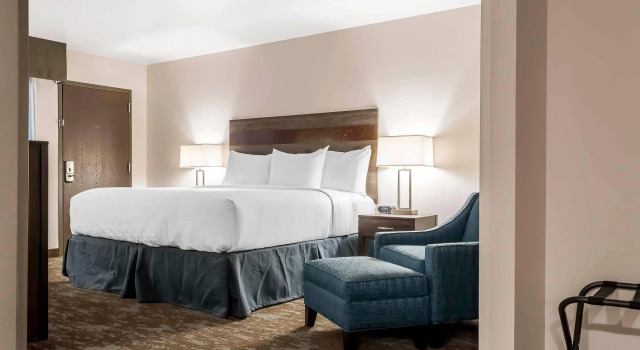 Четырёхместный люкс Copper King Convention Center, an Ascend Collection Hotel