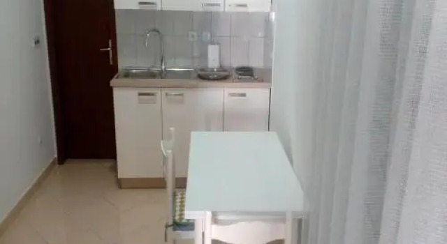 Apartments Ante, Забронировать Апартаменты/квартира Отели Подстраны с парковкой, рядом с Частный Пляж «Апартментс Лавица Бич Думичич», Парковка