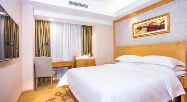 Huirong Garden Hotel - Chengdu, Забронировать Отель Отели Лунцюанььи 3 звезды, 3*