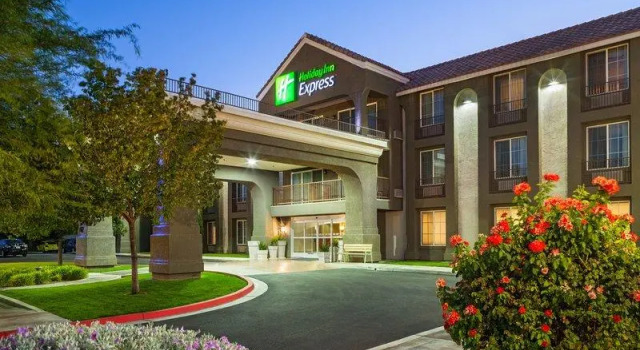 Люкс с балконом Holiday Inn Express Lancaster by IHG