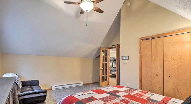 Near Lake & Hiking: Pocono Home w/ Hot Tub, Buchen Sie Ferienhaus Albrightsville 