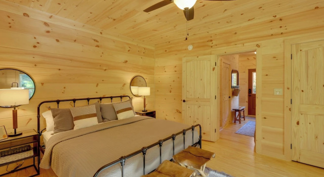 12 Mi to Sugar Mountain: Luxe Banner Elk Escape, Забронировать Дом для отпуска Отели Баннер-Элк с парковкой, Парковка