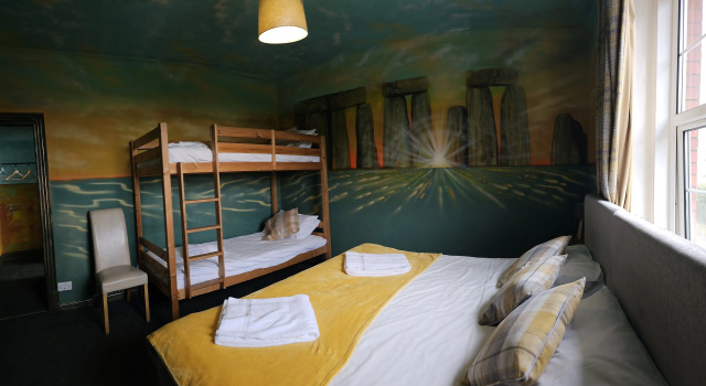 Stonehenge Inn, Забронировать Гостевой дом Отели Эймсбери с парковкой, рядом с King Alfred's Tower, Парковка