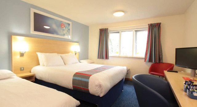 Travelodge Luton, Забронировать Отель Отели Англии 3 звезды, 3*