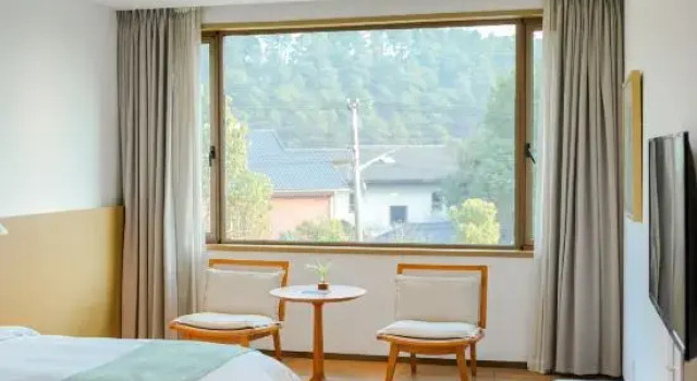 Кровать в общем номере Jingshan Green Zen Academy