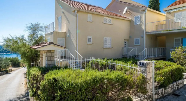Comfort 1-Bedroom Apartment with Pool & Sea view, Забронировать Апартаменты/квартира Отели Цавтат с парковкой, рядом с Пляж Цавтат, Парковка