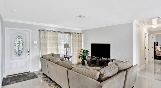 Just A 3.5 Mile Drive To Lauderdale By The Sea 4 Bedroom Home by Redawning, Rezerwuj Hotel Hotele w Broward County z parkingiem, Parking
