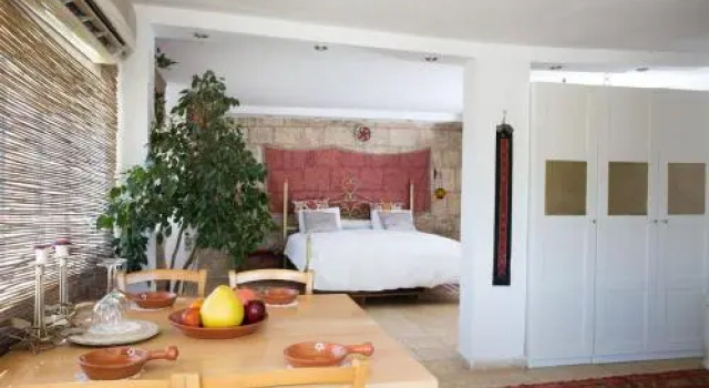 Mikes Khan, Book Hotel Abū Ghaush Jerusalem District