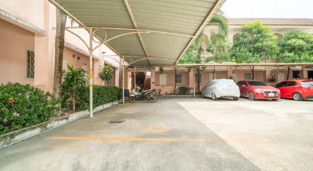OYO 678 9's Born, Rezervovat Hotel Nikhom Phatthana Thajsko