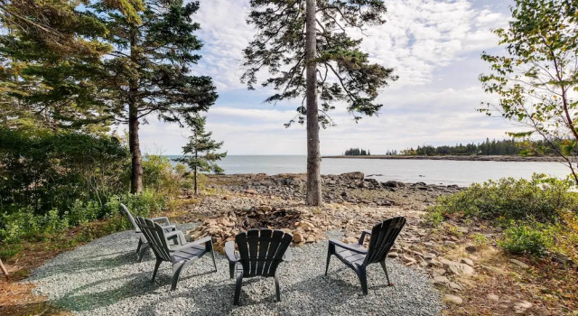 Коттедж Oceanfront Prospect Harbor House w/ Deck, View