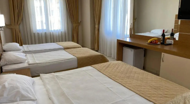 Четырёхместный номер Standard с балконом Green House City Hotel