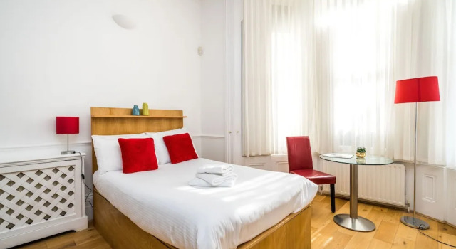 NEW 1 Bedroom Earls Court Flat Centre of London