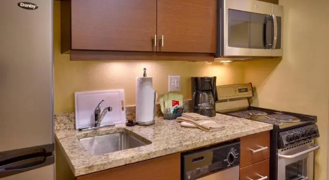 Четырёхместный люкс TownePlace Suites by Marriott Dickinson