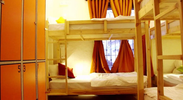 Кровать в общем номере Cohostel