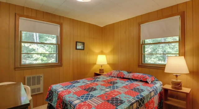 'the Acres' Panther Pond Cabin w/ Beach & Dock!, Κράτηση Ξενοδοχείο Raymond Man