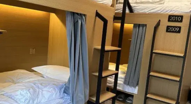 Кровать в общем номере (женский номер) Kata Hostel Homestay (Tashkurgan Food Street)