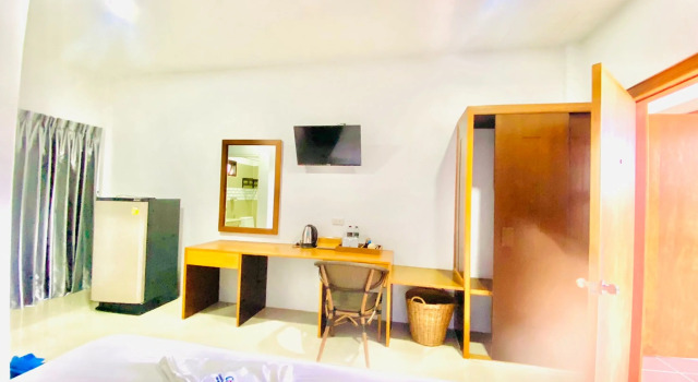 Chanpailin Omarzaa, Varaa Hotelli Hotellit North-Eastern Thailand pysäköinnillä, Pysäköinti