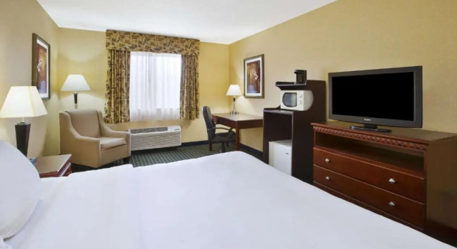 Номер Standard Quality Inn Marshall near I-69