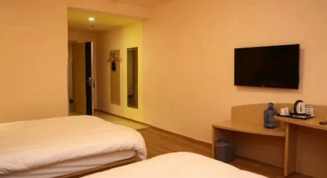 Четырёхместный семейный люкс Grace Inn (Yutai Bus Station)